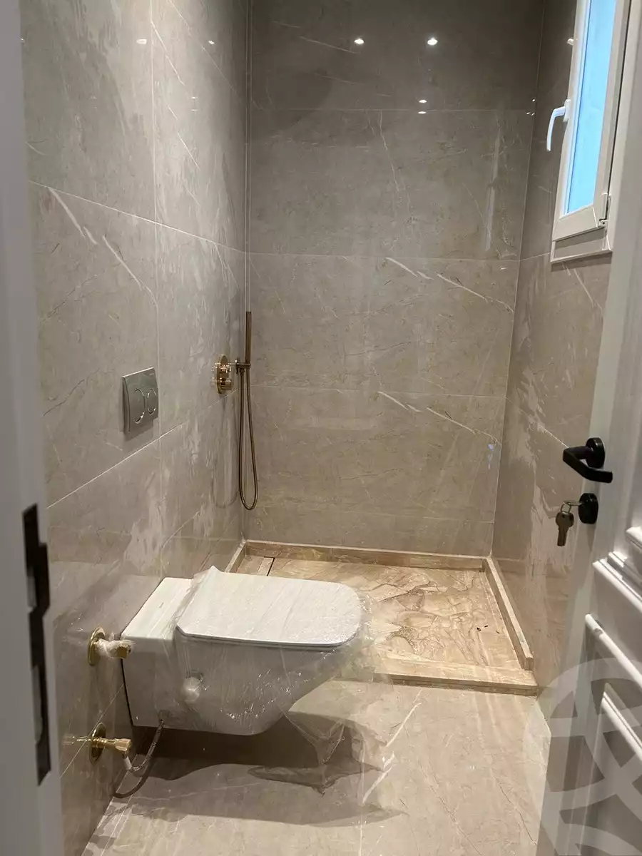 https://aqarmap.com.eg/ar/listing/5624212-for-sale-cairo-new-cairo-compounds-hyde-park