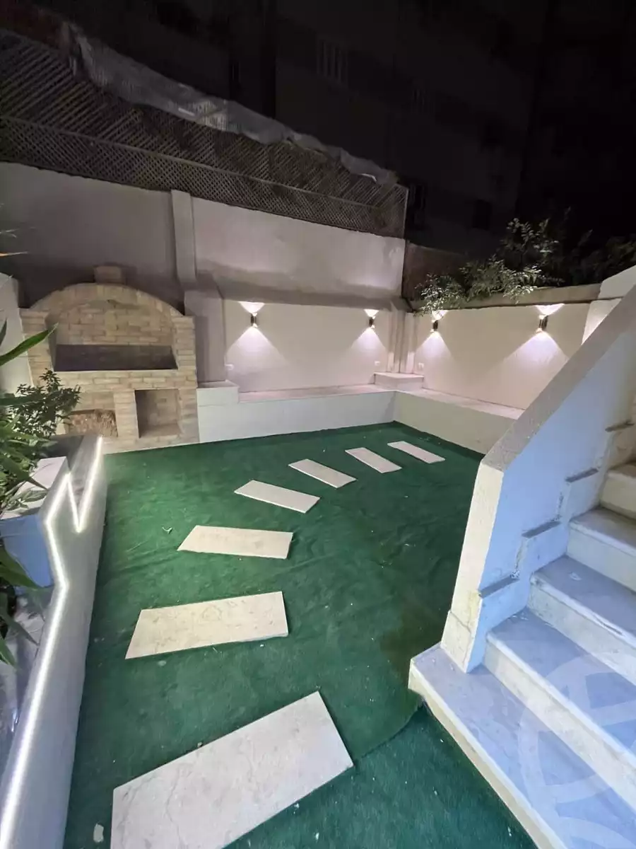 https://aqarmap.com.eg/en/listing/5645361-for-sale-cairo-6th-of-october-el-ahyaa-neighborhood-2nd-divided-from-al-kafrawei-st