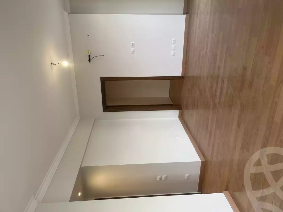 https://aqarmap.com.eg/en/listing/5969460-for-rent-cairo-new-cairo-compounds-hyde-park-centre-ville-hyde-park