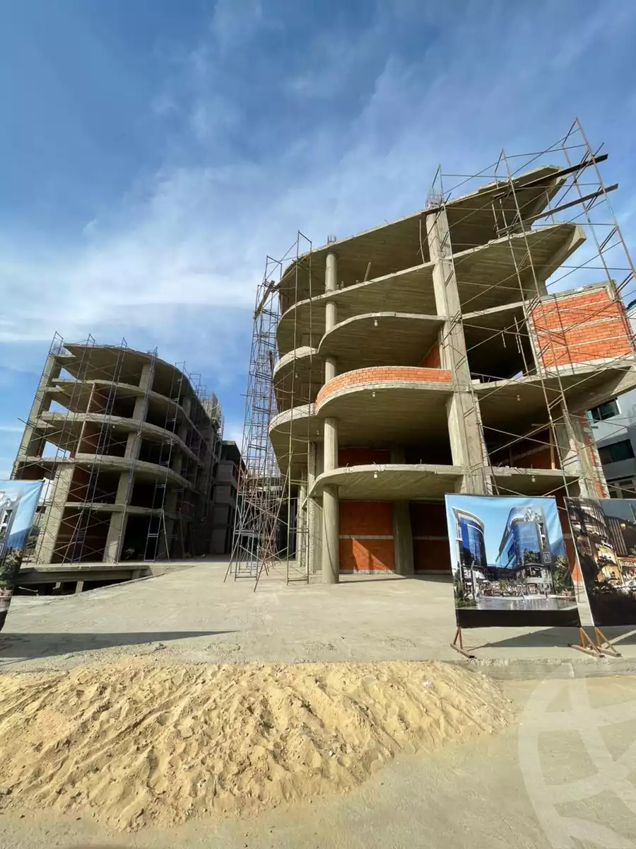 https://aqarmap.com.eg/en/listing/5688595-for-sale-cairo-el-sheikh-zayed-city-compounds-101-mall