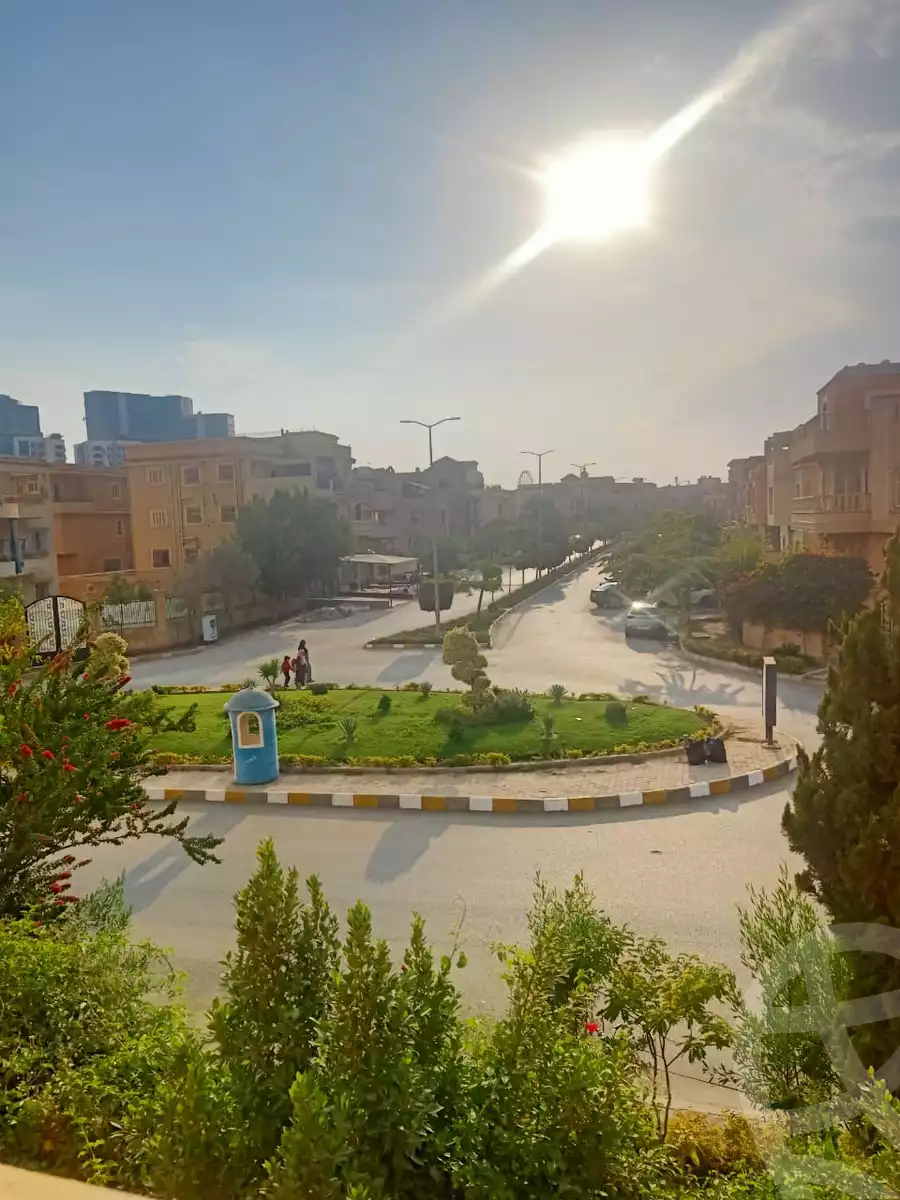 https://aqarmap.com.eg/en/listing/5705975-for-sale-cairo-el-sheikh-zayed-city-compounds-el-yasmeen-compound