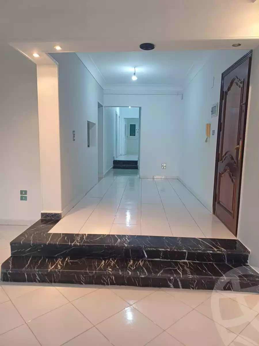 https://aqarmap.com.eg/ar/listing/5726247-for-rent-cairo-mokattam-lhdb-l-ly-shareaa-9