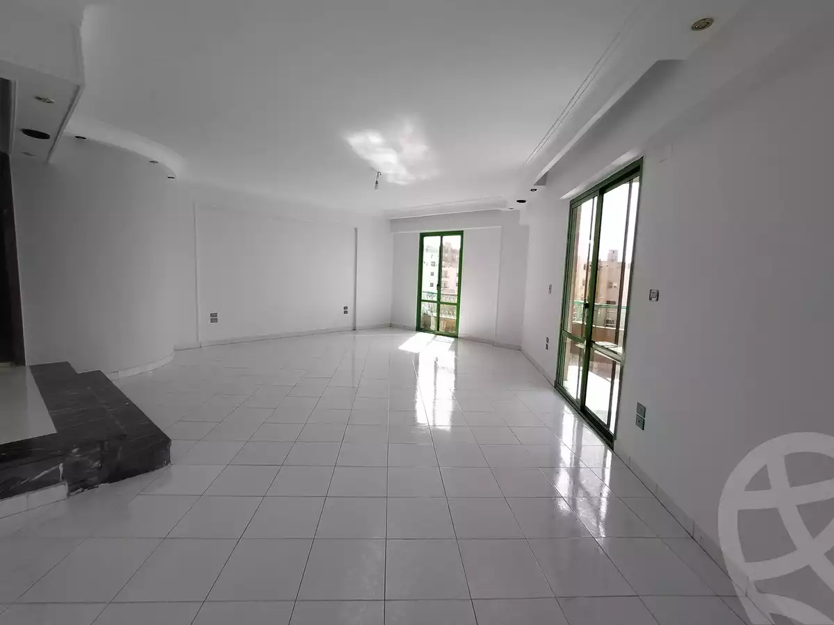 https://aqarmap.com.eg/ar/listing/5726247-for-rent-cairo-mokattam-lhdb-l-ly-shareaa-9