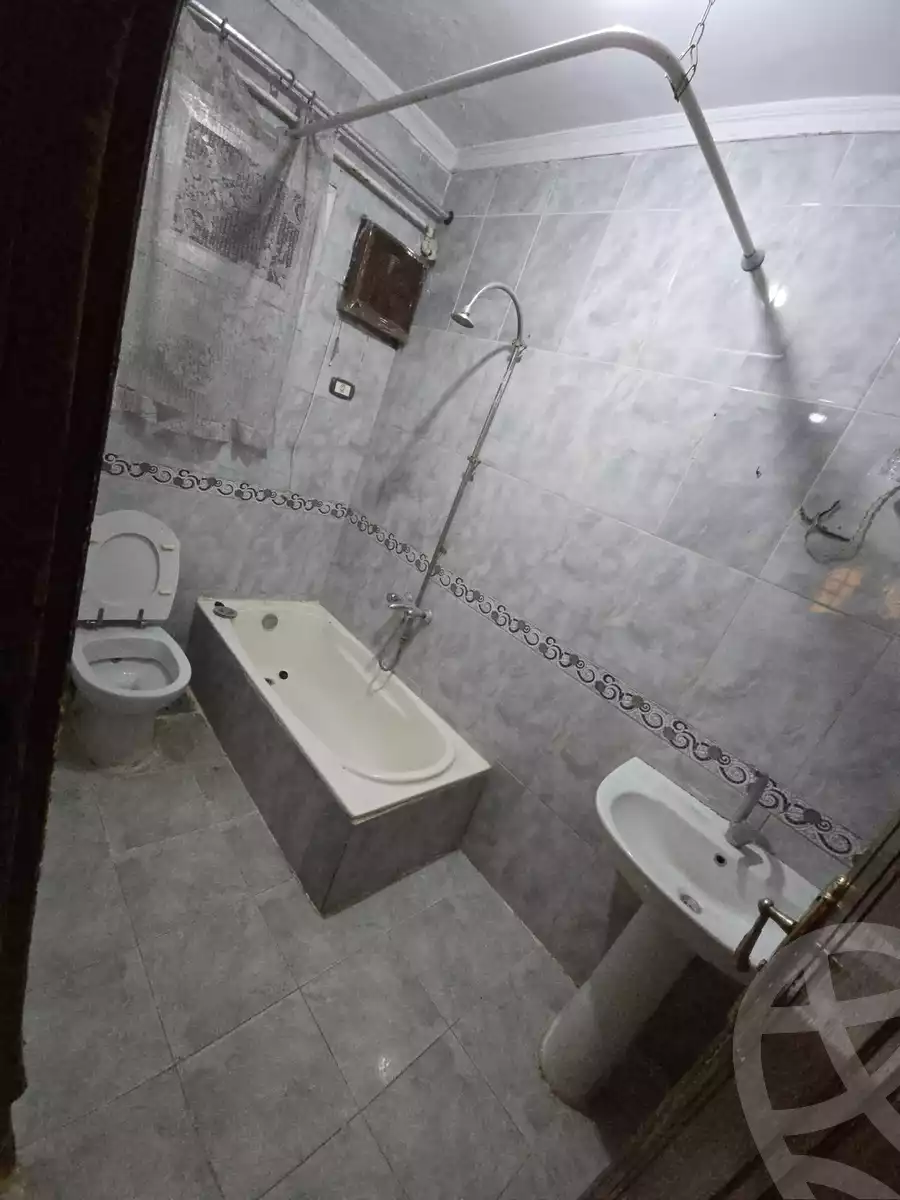 https://aqarmap.com.eg/en/listing/5750499-for-sale-cairo-helwan-helwan-el-sharkeya-mostafa-safwat-st