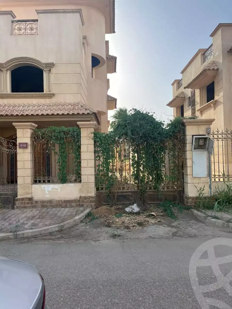 https://aqarmap.com.eg/en/listing/5753305-for-sale-cairo-el-sheikh-zayed-city-compounds-royal-city