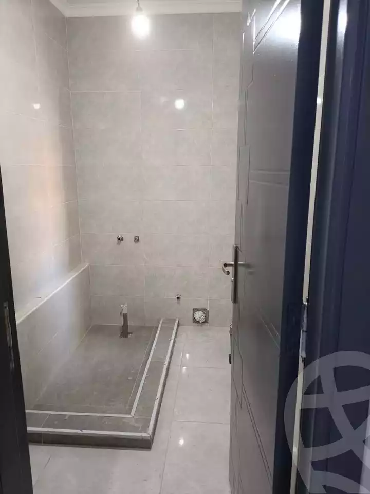 https://aqarmap.com.eg/en/listing/5776033-for-rent-cairo-mokattam-compounds-kmbwnd-rwyl-jrdnz