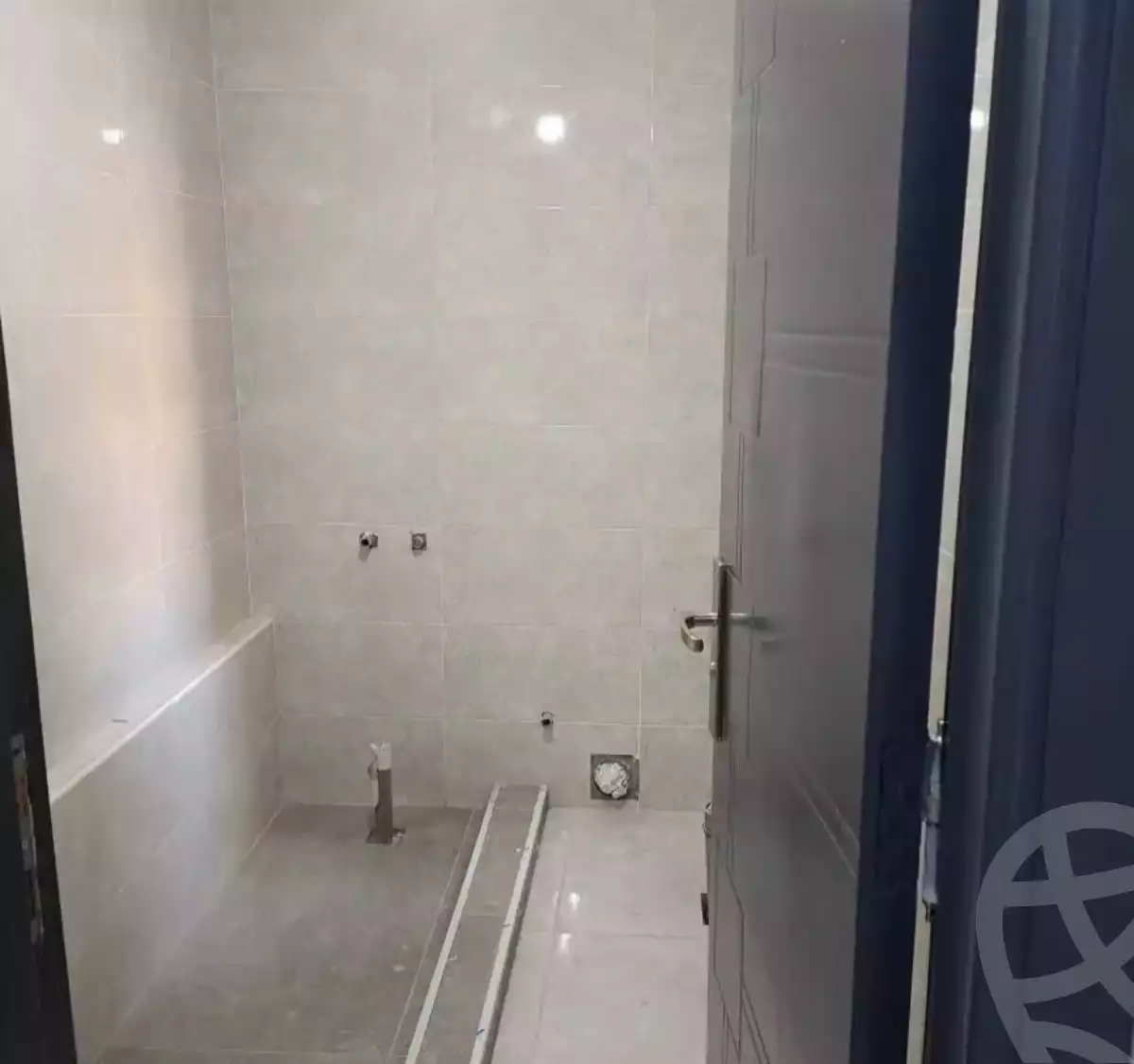 https://aqarmap.com.eg/ar/listing/5781729-for-rent-cairo-mokattam-compounds-kmbwnd-rwyl-jrdnz