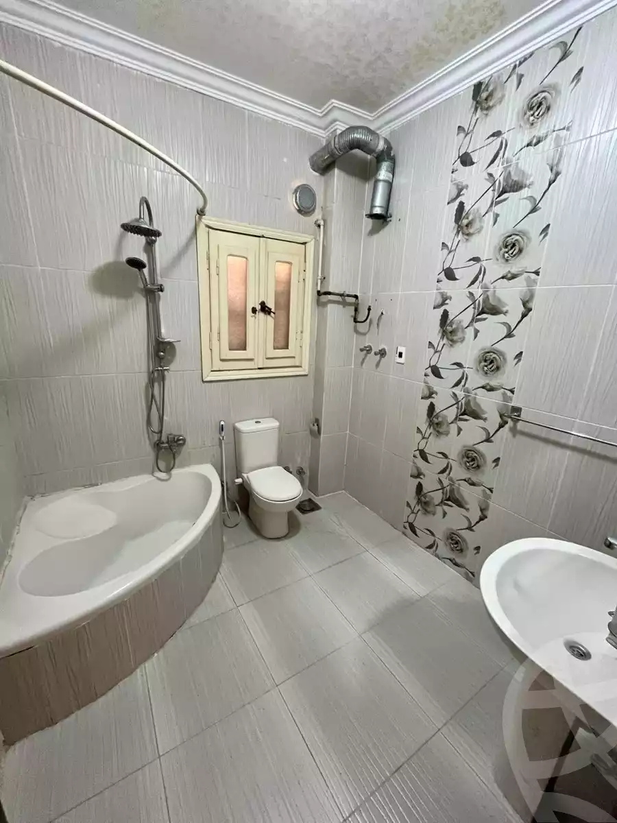 https://aqarmap.com.eg/en/listing/5814083-for-rent-cairo-new-cairo-sharq-el-akadamiya-mohammad-othman-st