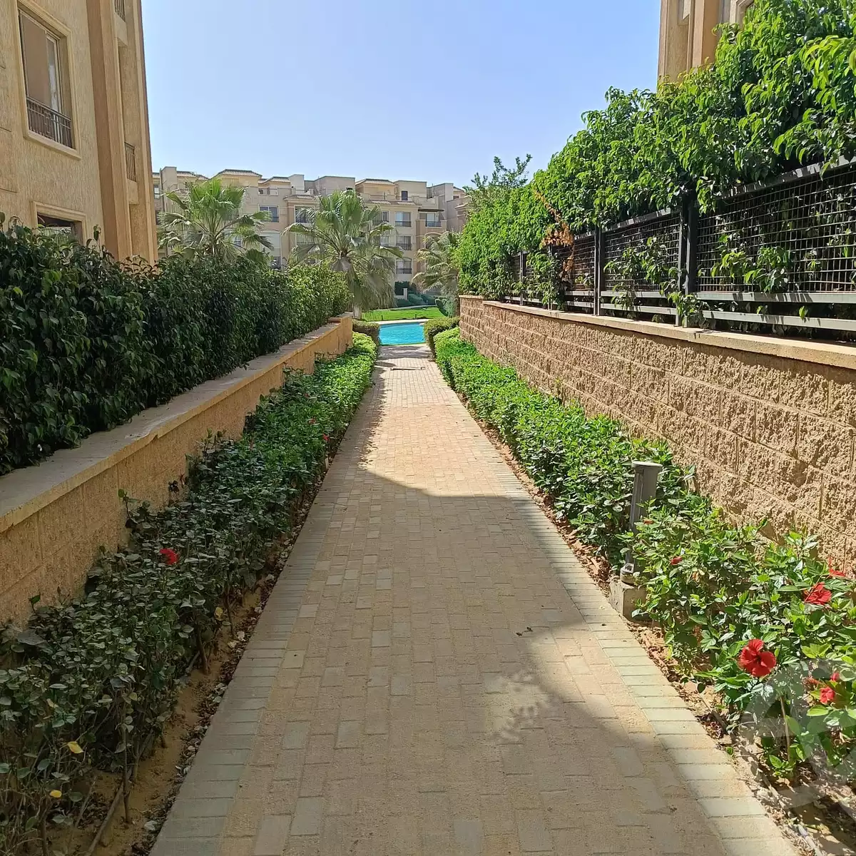 https://aqarmap.com.eg/en/listing/5881943-for-sale-cairo-new-cairo-compounds-stwn-ryzydns-by-ar-y-llttwyr