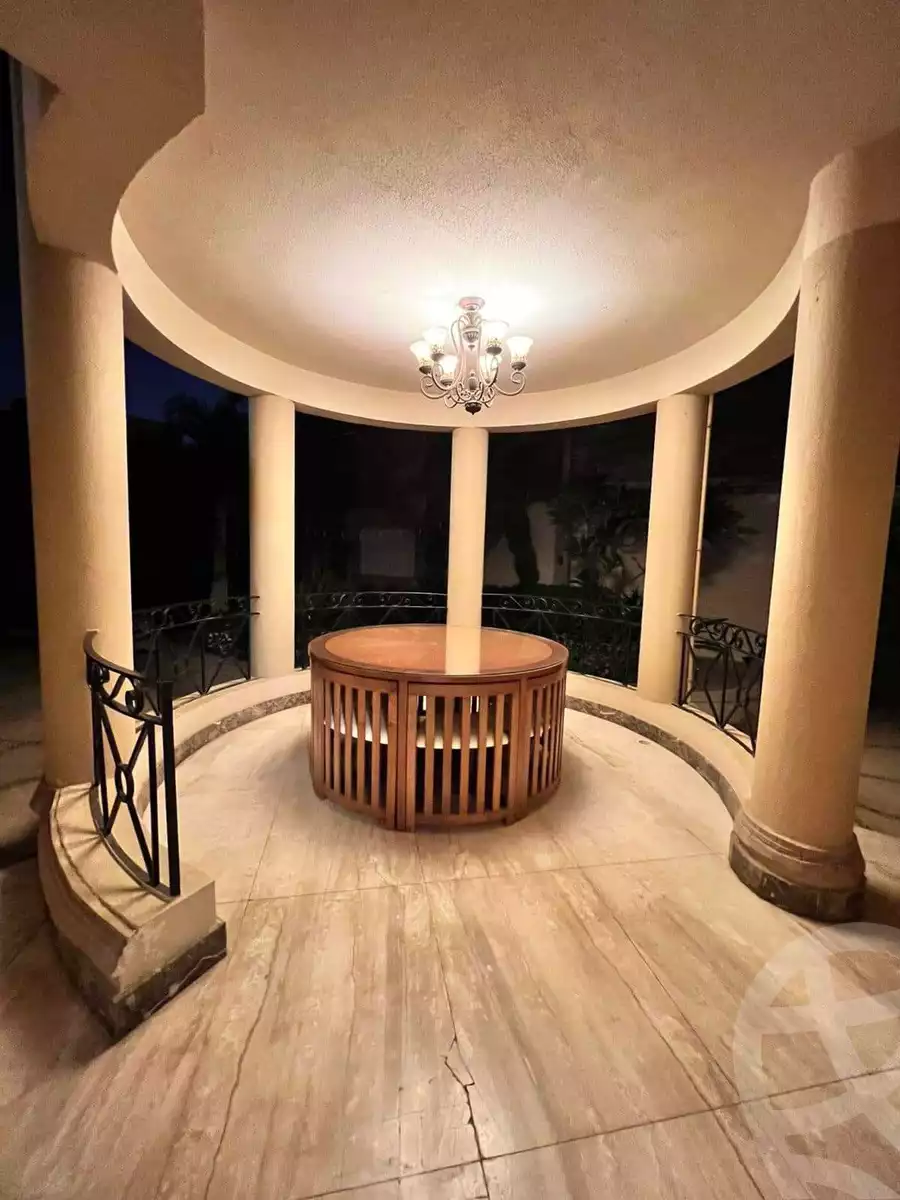 https://aqarmap.com.eg/en/listing/5888873-for-sale-cairo-el-sheikh-zayed-city-compounds-royal-city