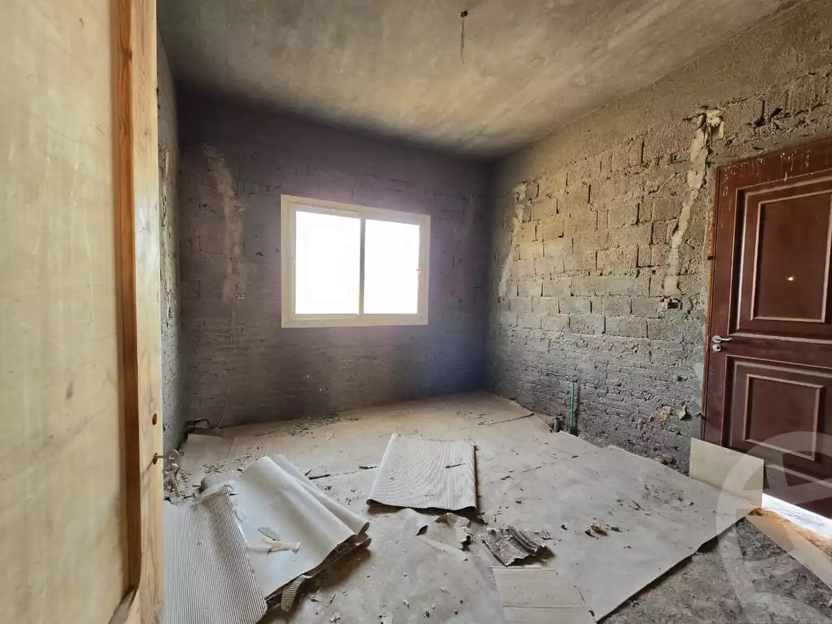 https://aqarmap.com.eg/en/listing/5889056-for-sale-cairo-el-sheikh-zayed-city-compounds-royal-meadows