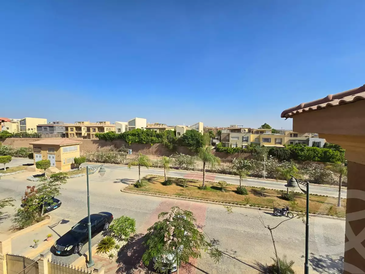 https://aqarmap.com.eg/en/listing/5889056-for-sale-cairo-el-sheikh-zayed-city-compounds-royal-meadows