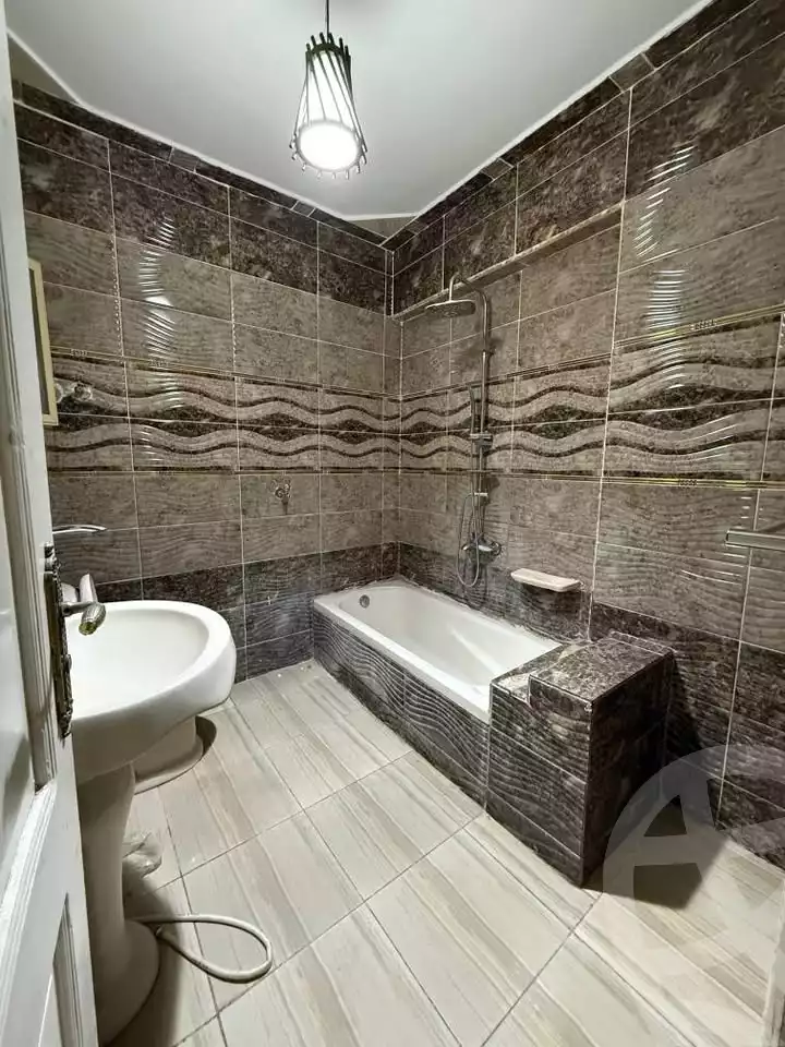 https://aqarmap.com.eg/ar/listing/5912754-for-sale-alexandria-l-jmy-lbytsh-el-zohour-st
