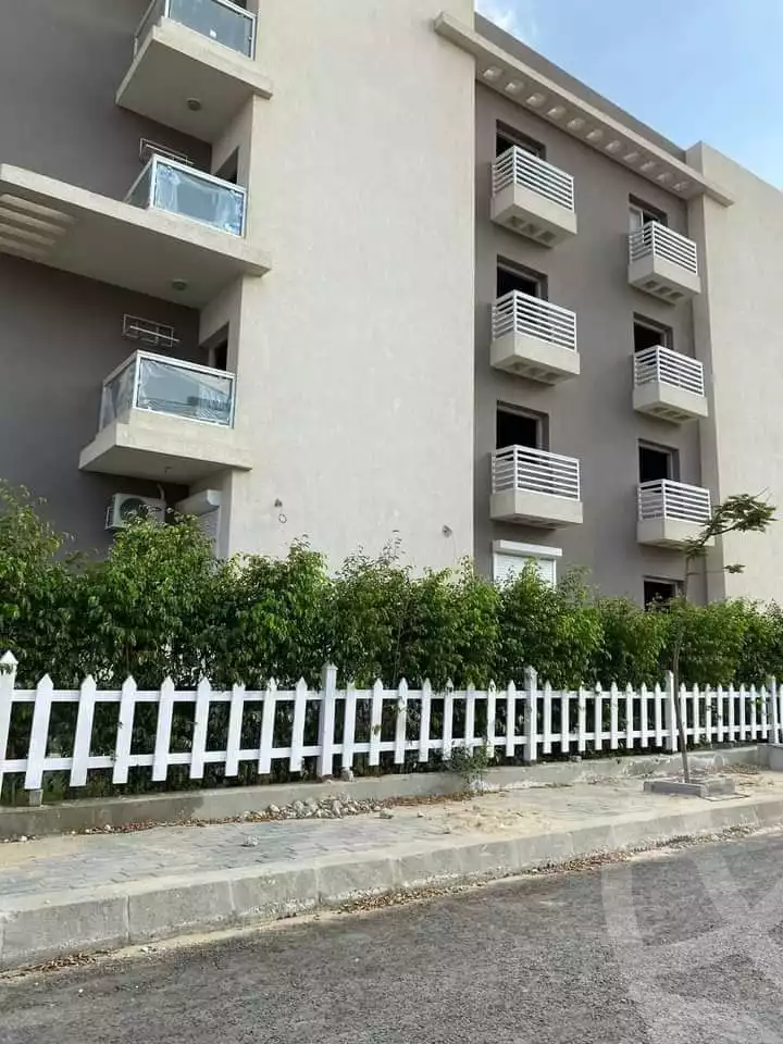 https://aqarmap.com.eg/en/listing/5925309-for-sale-cairo-el-sheikh-zayed-city-compounds-el-khamayel