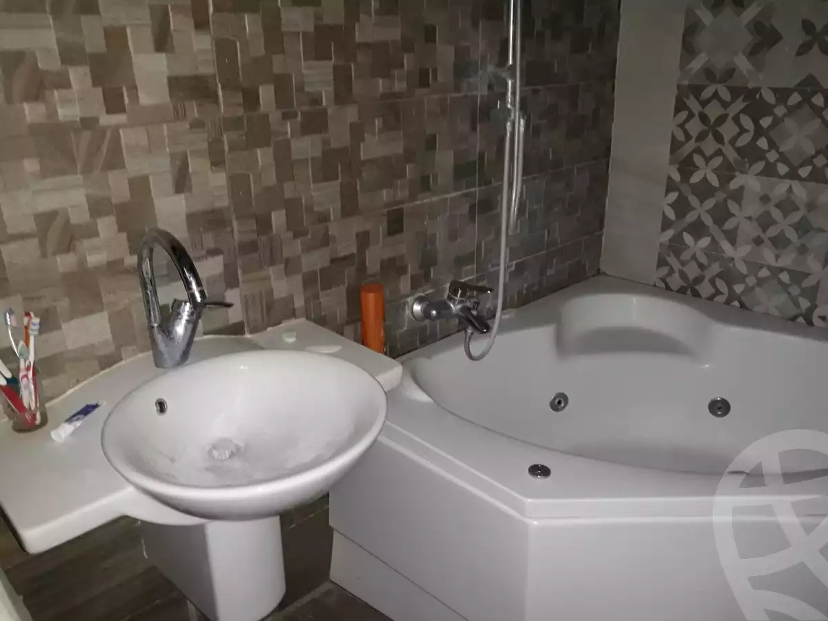 https://aqarmap.com.eg/en/listing/5927012-for-sale-cairo-el-sheikh-zayed-city-compounds-el-khamayel