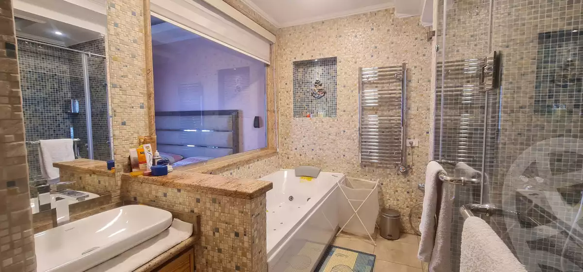 https://aqarmap.com.eg/en/listing/5931135-for-sale-cairo-el-sheikh-zayed-city-compounds-kmbwnd-wyst-twn-swdyk