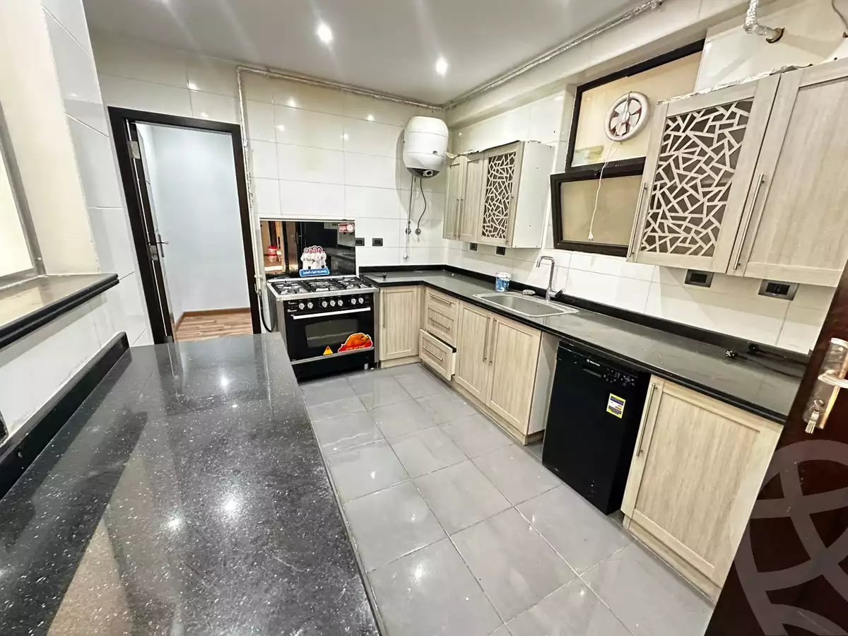 https://aqarmap.com.eg/en/listing/5935456-for-rent-cairo-el-sheikh-zayed-city-compounds-kmbwnd-wyst-twn-swdyk