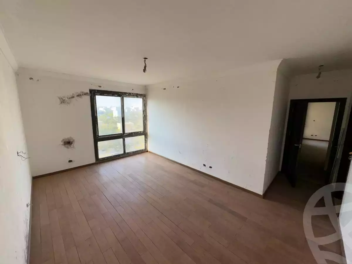 https://aqarmap.com.eg/en/listing/5939668-for-sale-cairo-el-sheikh-zayed-city-compounds-kmbwnd-wyst-twn-swdyk