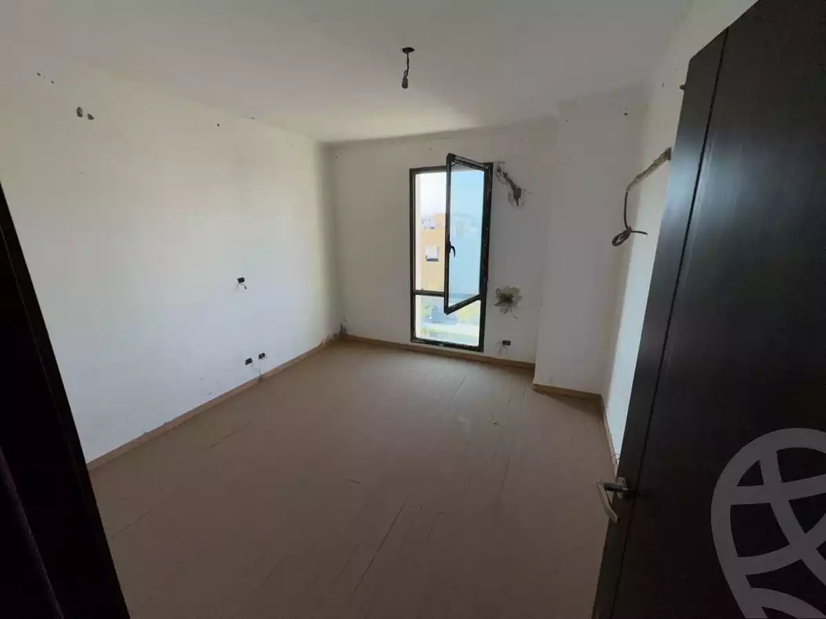https://aqarmap.com.eg/en/listing/5939668-for-sale-cairo-el-sheikh-zayed-city-compounds-kmbwnd-wyst-twn-swdyk