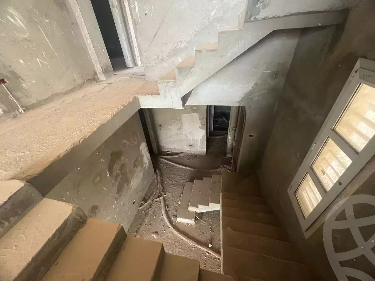 https://aqarmap.com.eg/en/listing/5939697-for-sale-cairo-el-sheikh-zayed-city-compounds-kmbwnd-wyst-twn-swdyk