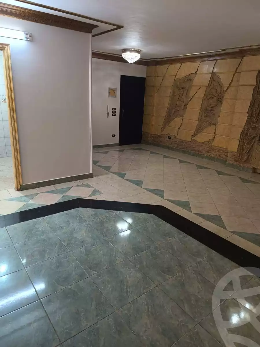 https://aqarmap.com.eg/ar/listing/5949952-for-rent-cairo-mokattam-lhdb-l-ly-shareaa-9
