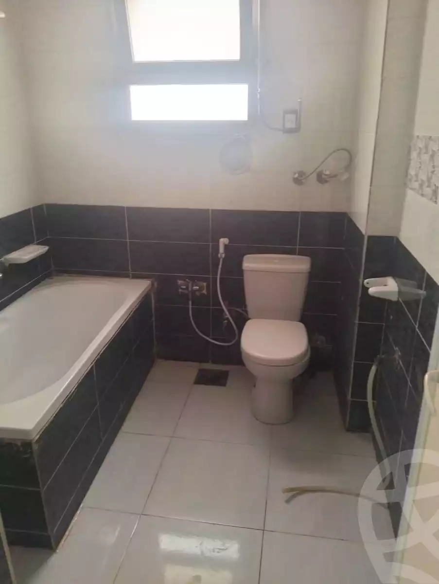 https://aqarmap.com.eg/ar/listing/5952800-for-rent-cairo-mokattam-lhdb-l-ly-shareaa-9