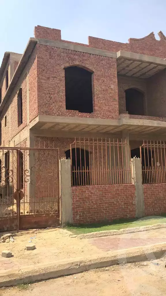 https://aqarmap.com.eg/en/listing/5955369-for-sale-cairo-new-cairo-ganob-el-akadamiya-south-academy-a-zaid-ebn-haretha-st