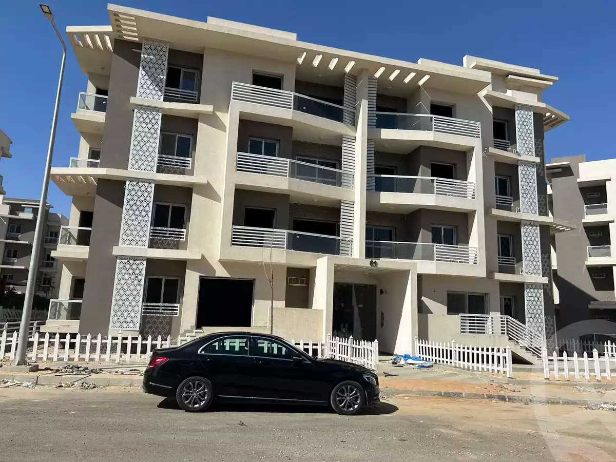 https://aqarmap.com.eg/en/listing/5958355-for-sale-cairo-el-sheikh-zayed-city-compounds-el-khamayel