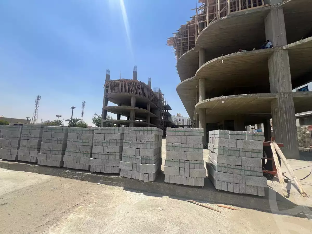 https://aqarmap.com.eg/en/listing/5963649-for-sale-cairo-el-sheikh-zayed-city-compounds-101-mall