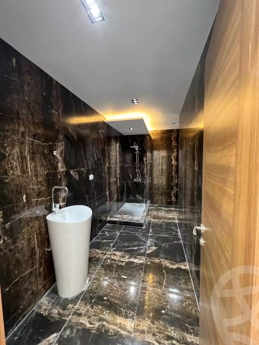 https://aqarmap.com.eg/ar/listing/5980878-for-sale-cairo-el-sheikh-zayed-city-compounds-el-khamayel