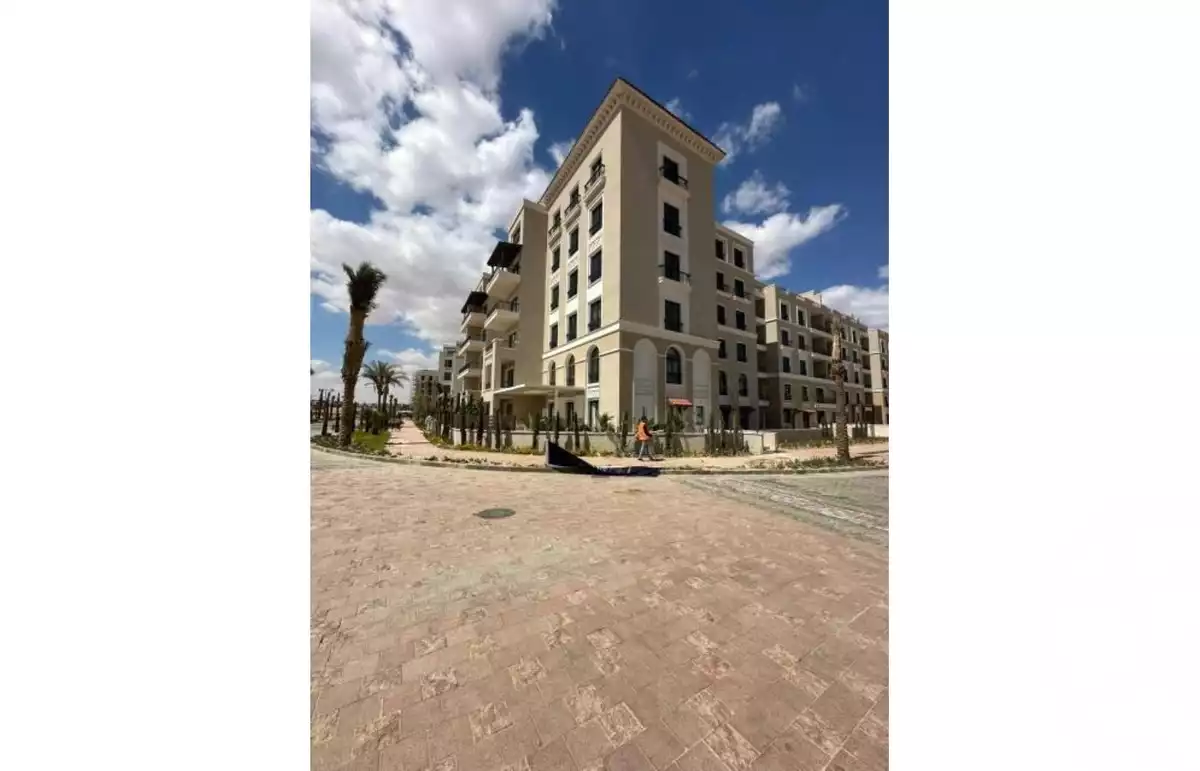 https://aqarmap.com.eg/en/listing/5983760-for-sale-cairo-el-sheikh-zayed-city-compounds-dh-drys