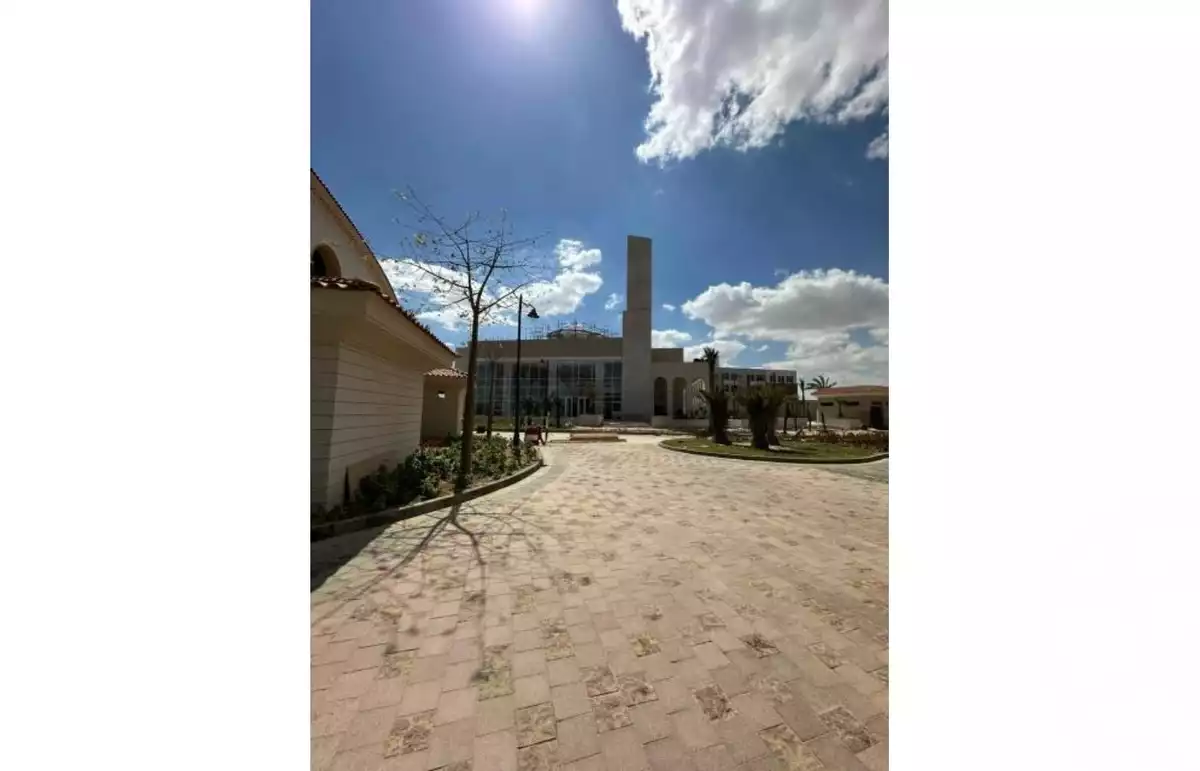 https://aqarmap.com.eg/en/listing/5983760-for-sale-cairo-el-sheikh-zayed-city-compounds-dh-drys