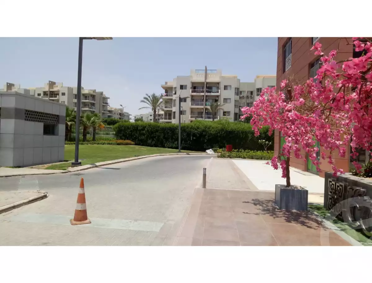 https://aqarmap.com.eg/ar/listing/5985868-for-sale-cairo-el-sheikh-zayed-city-compounds-the-courtyard-mall-dorra