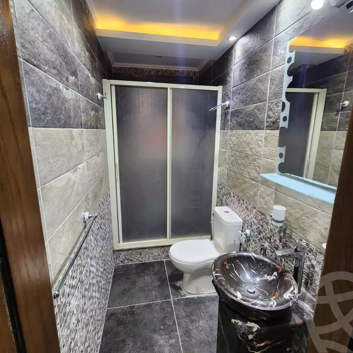 https://aqarmap.com.eg/ar/listing/5986561-for-sale-cairo-el-sheikh-zayed-city-compounds-el-khamayel