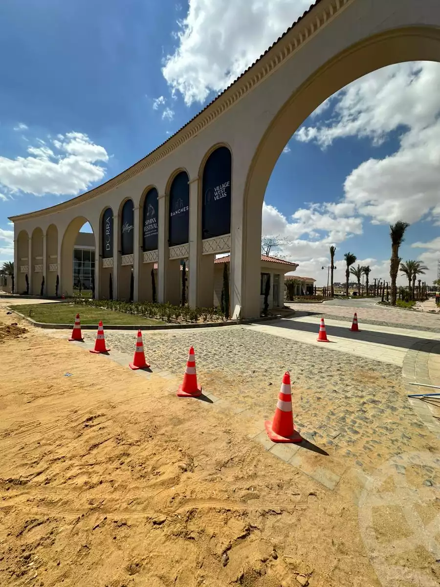 https://aqarmap.com.eg/en/listing/6013605-for-sale-cairo-el-sheikh-zayed-city-compounds-kmbwnd-fyldj-wyst-dr-llttwyr