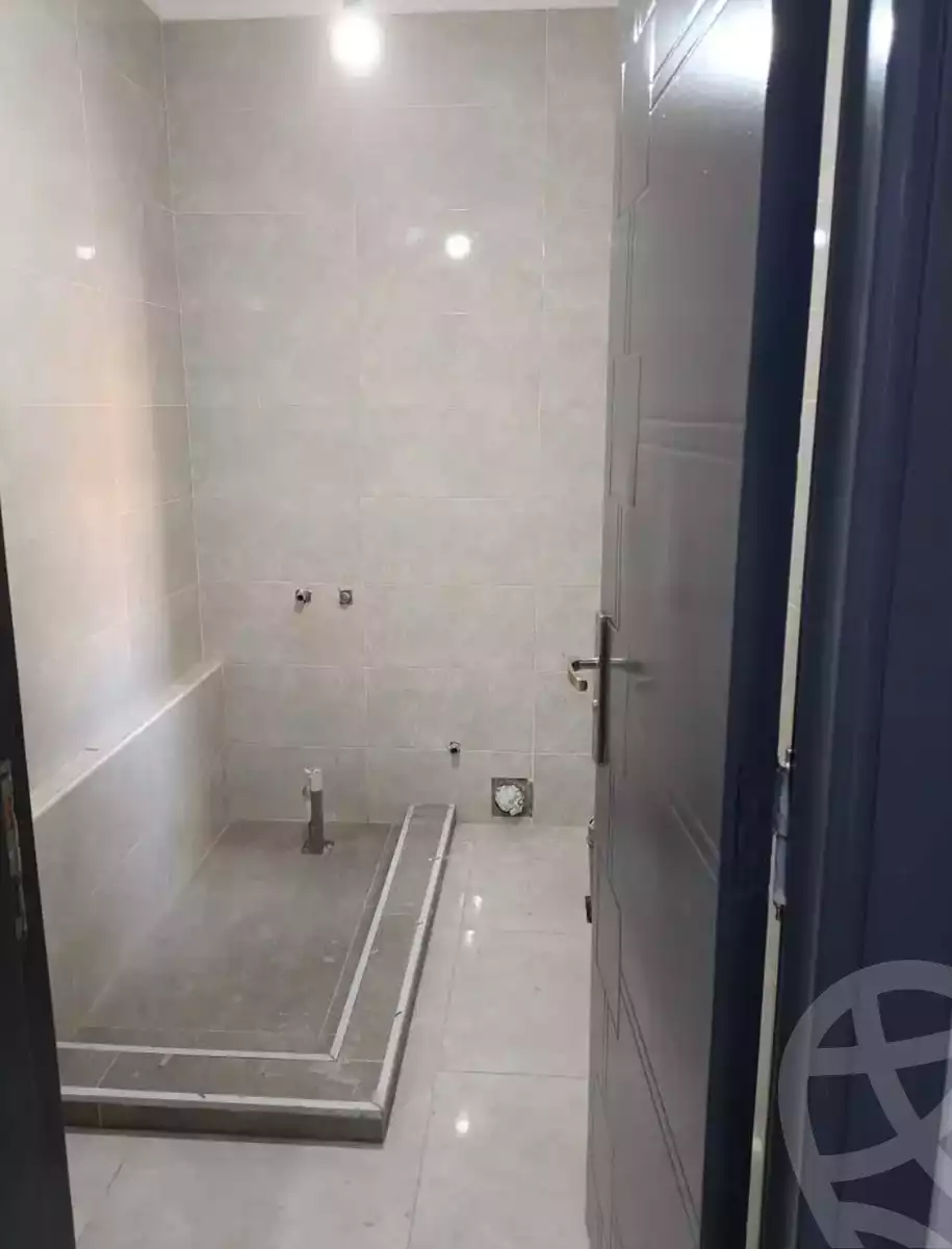 https://aqarmap.com.eg/en/listing/6031264-for-rent-cairo-mokattam-compounds-kmbwnd-rwyl-jrdnz