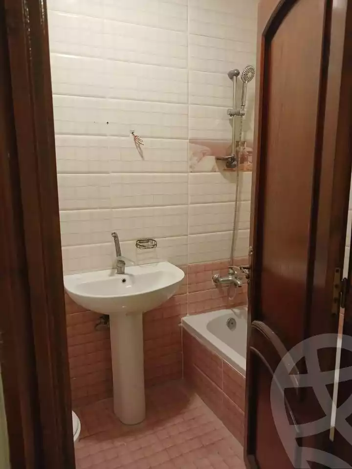 https://aqarmap.com.eg/en/listing/6052096-for-rent-alexandria-glim