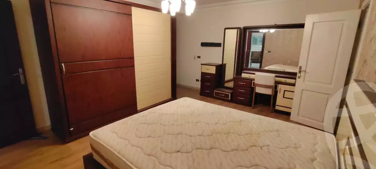 https://aqarmap.com.eg/en/listing/6059926-for-sale-cairo-el-sheikh-zayed-city-shr-lbstn