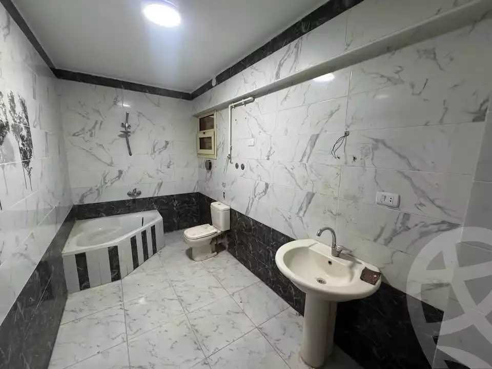 https://aqarmap.com.eg/en/listing/6066250-for-sale-alexandria-glim