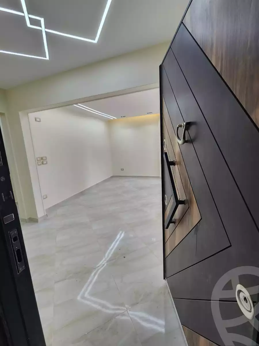 https://aqarmap.com.eg/en/listing/6068915-for-sale-cairo-el-sheikh-zayed-city-compounds-el-khamayel