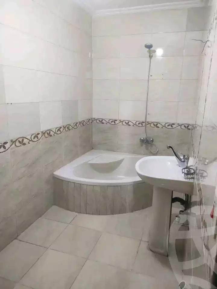 https://aqarmap.com.eg/en/listing/6071826-for-sale-cairo-helwan-helwan-el-sharkeya-mostafa-safwat-st