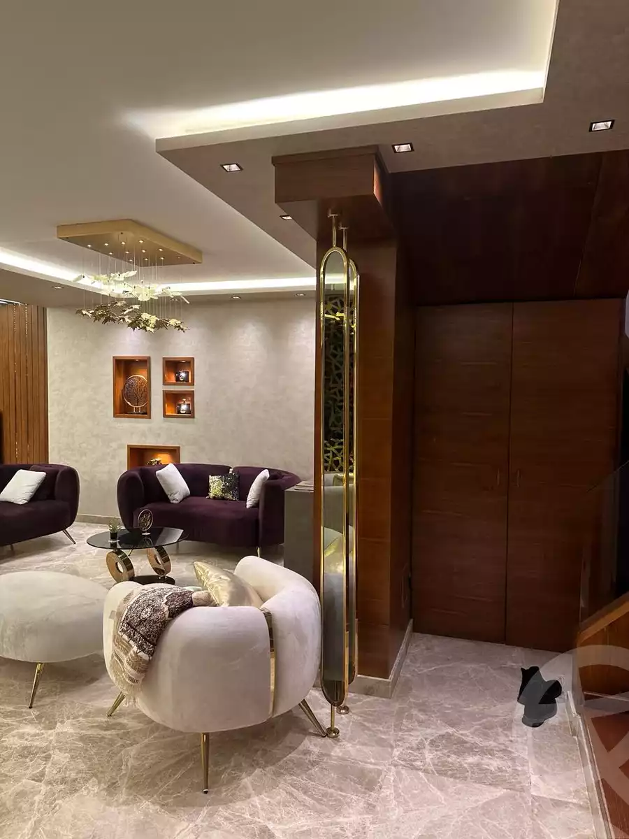 https://aqarmap.com.eg/en/listing/6083985-for-sale-cairo-el-sheikh-zayed-city-compounds-royal-city