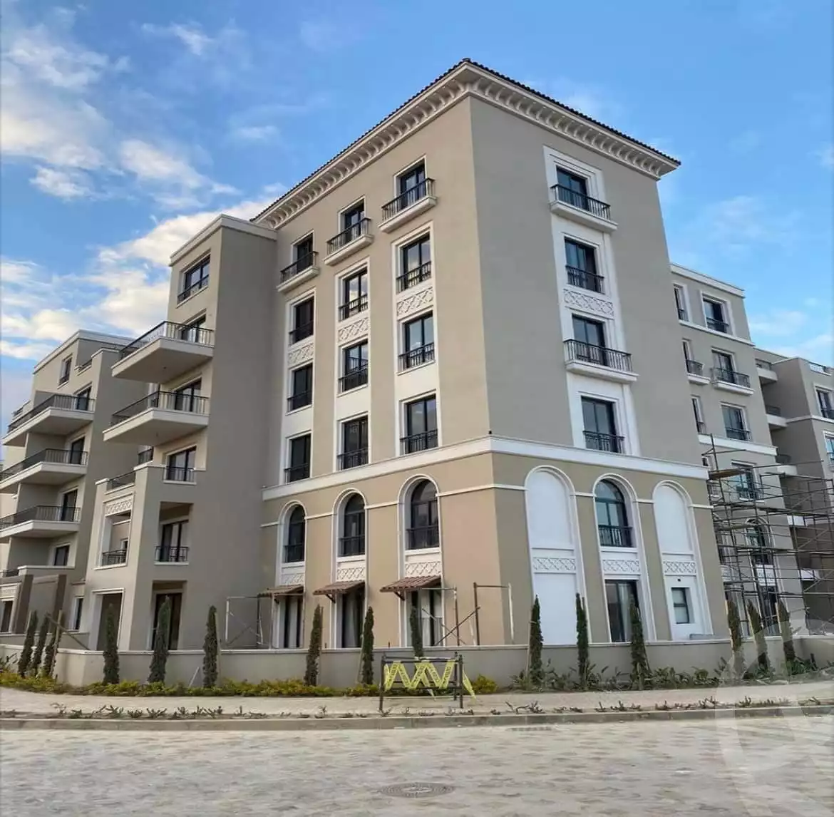 https://aqarmap.com.eg/en/listing/6110505-for-sale-cairo-el-sheikh-zayed-city-compounds-kmbwnd-fyldj-wyst-dr-llttwyr