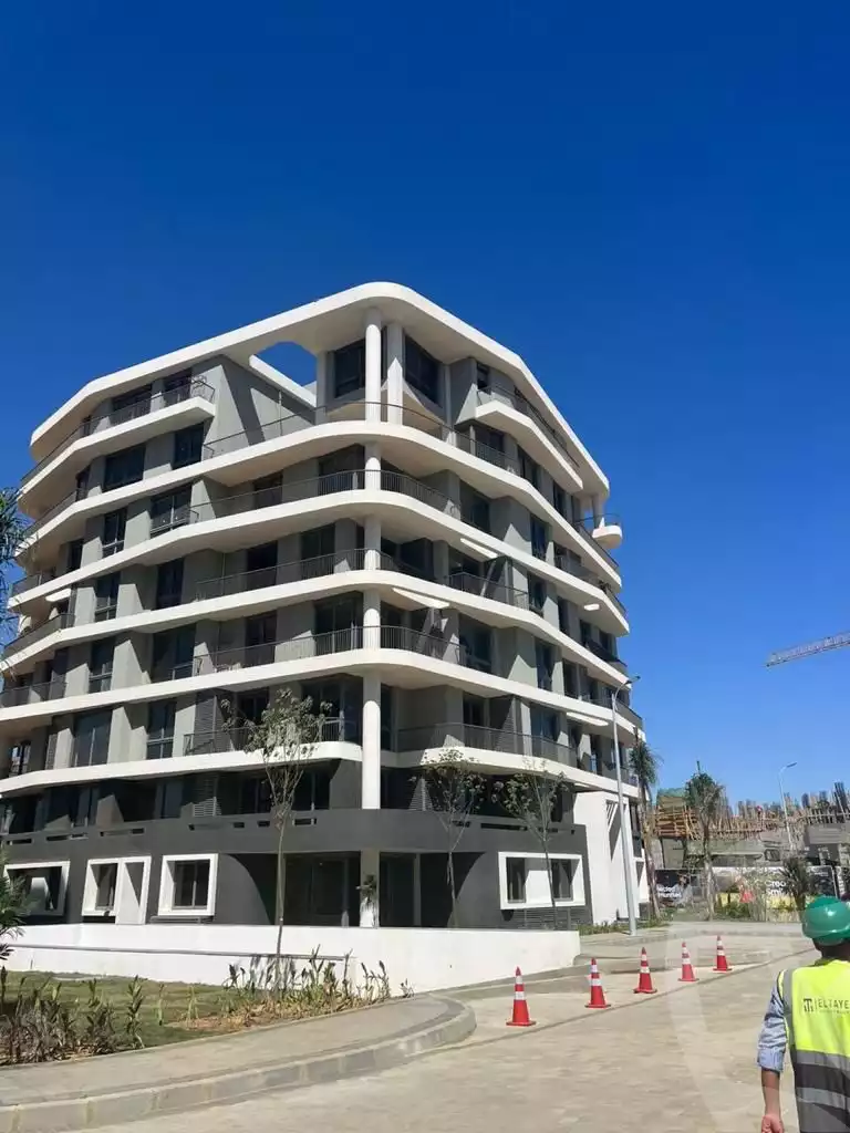 https://aqarmap.com.eg/en/listing/6111071-for-sale-cairo-new-administrative-capital-r7-rmwny-wwk-dh-lnd-llttwyr-l-qry