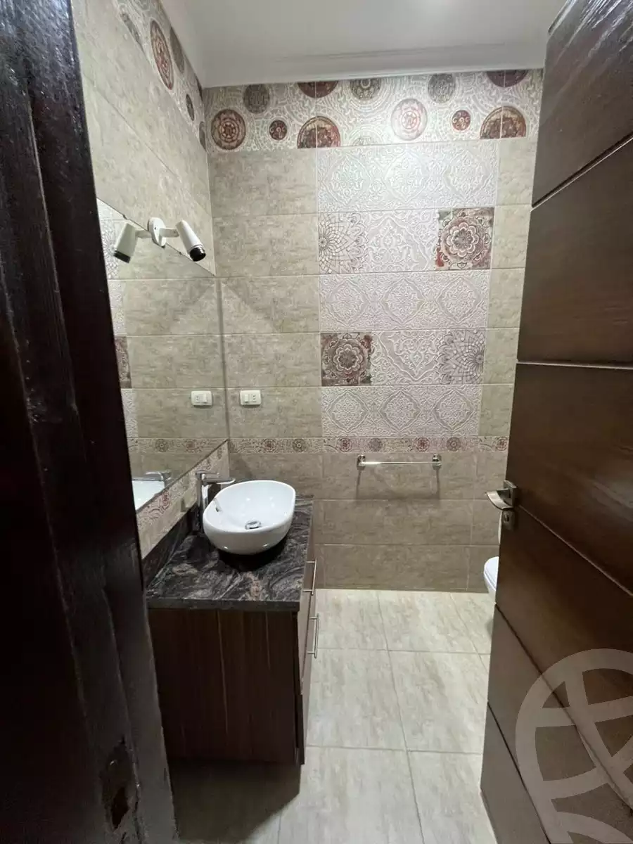 https://aqarmap.com.eg/en/listing/6132931-for-rent-cairo-el-sheikh-zayed-city-compounds-kmbwnd-wyst-twn-swdyk