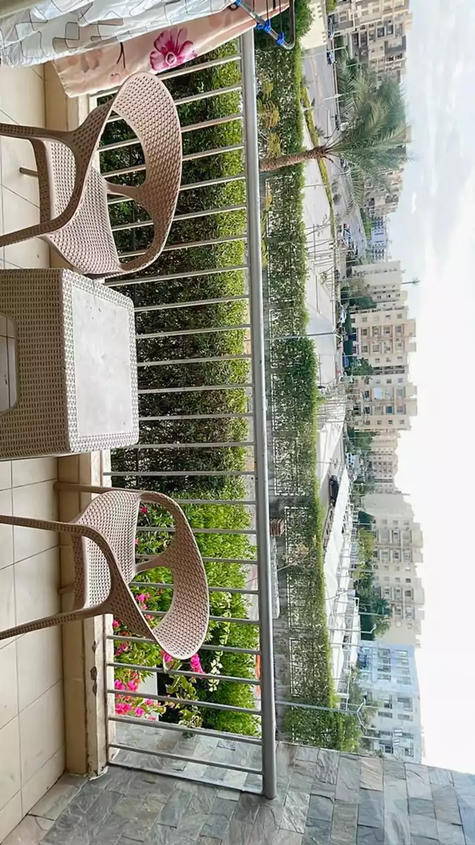 https://aqarmap.com.eg/ar/listing/6135821-for-rent-cairo-el-sheikh-zayed-city-compounds-dh-drys