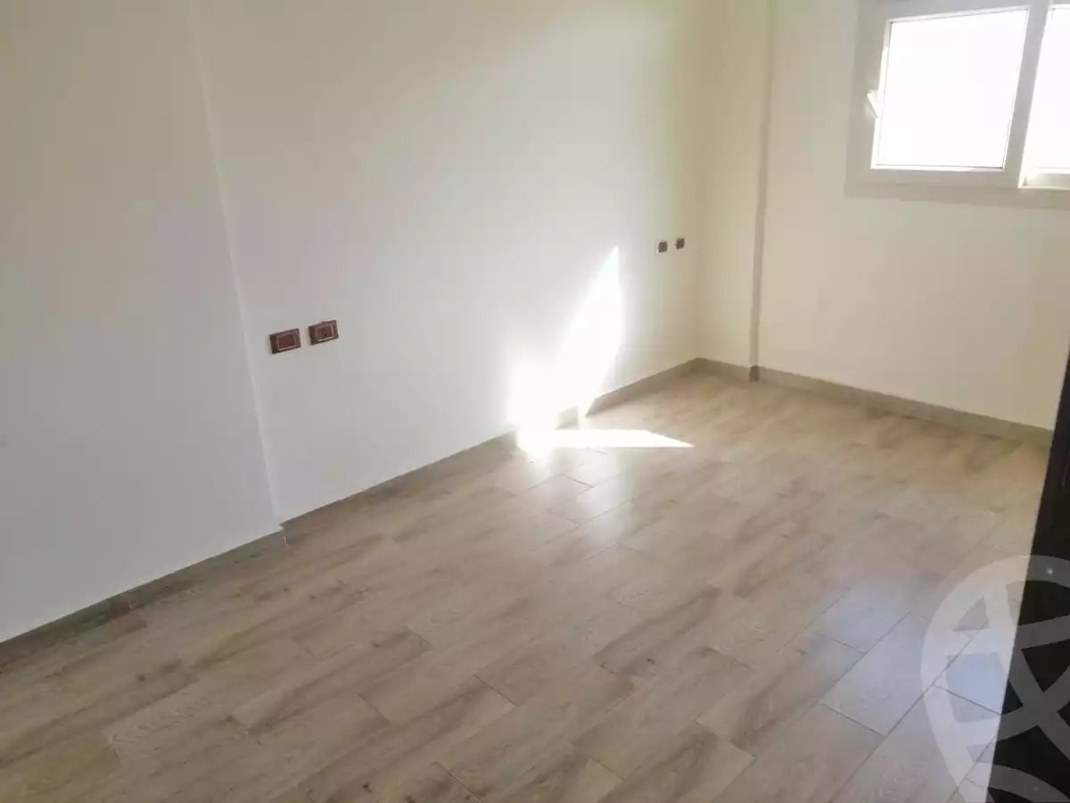 https://aqarmap.com.eg/en/listing/6152828-for-sale-cairo-el-sheikh-zayed-city-compounds-el-yasmeen-compound