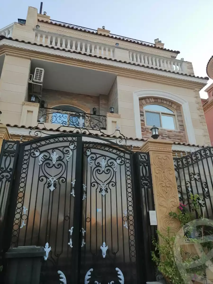 https://aqarmap.com.eg/en/listing/6152828-for-sale-cairo-el-sheikh-zayed-city-compounds-el-yasmeen-compound