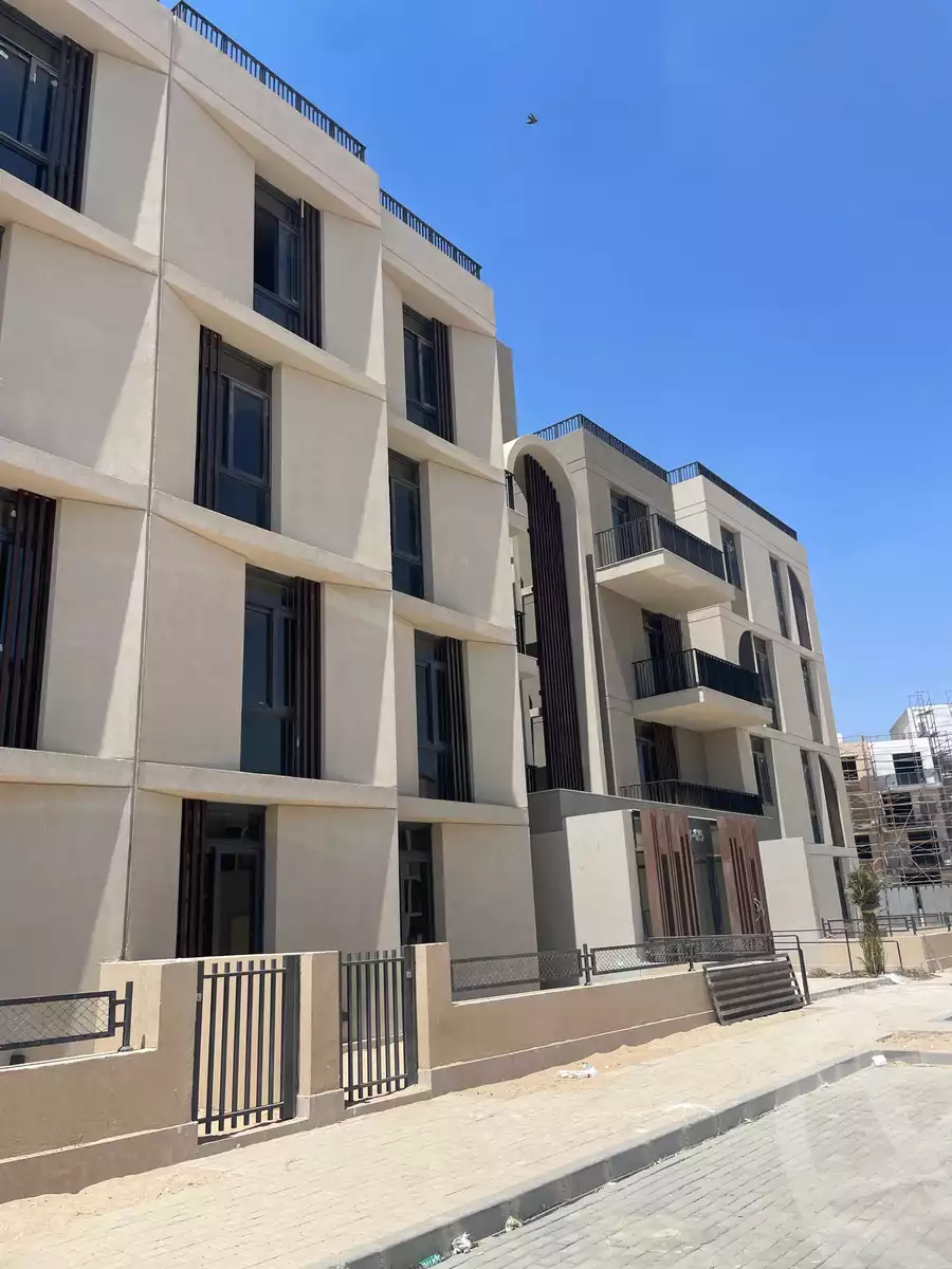 https://aqarmap.com.eg/en/listing/6165469-for-sale-cairo-el-sheikh-zayed-city-lshykh-zyd-ljdyd-vye