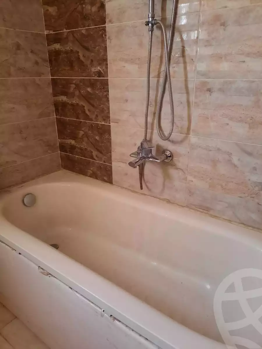 https://aqarmap.com.eg/en/listing/6169798-for-sale-cairo-al-oubour-el-hay-el-khames-mahmoud-younis-st